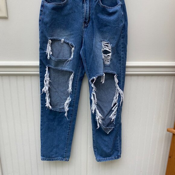 Heavily Distressed Boyfriend jeans size Medium - Picture 5 of 6